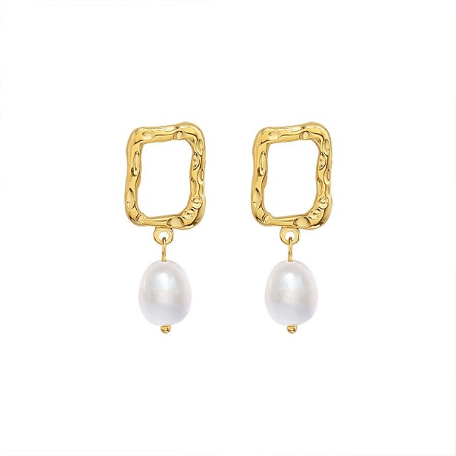Hammered square frame with pearl drop earrings in stailess steel