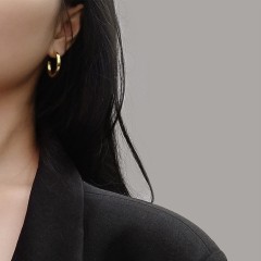 Minimalist hoop earrings in gold plating stainless steel