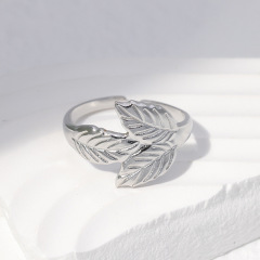 Vintage Three Leaves Stainless Steel opening Adjustable ring / Bague réglable en acier inoxydable