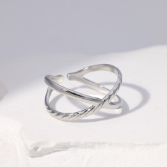 Minimalist Criss Cross Stainless Steel Adjustable Open ring / Bague réglable en acier inoxydable