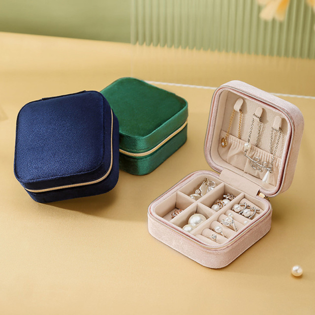 Plush Velvet Square Jewelry Box / Boîte de stockage de bijoux